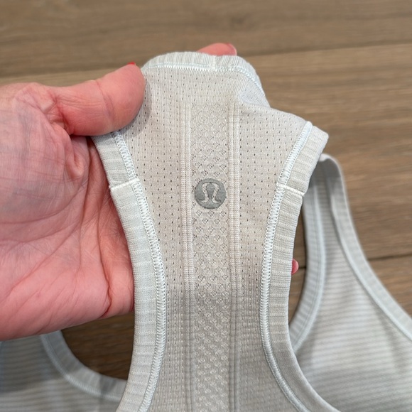 LULULEMON Shear‎ Blue Swiftly Tech Racerback Tank Top Active Running Gym Size 10 - Picture 9 of 12